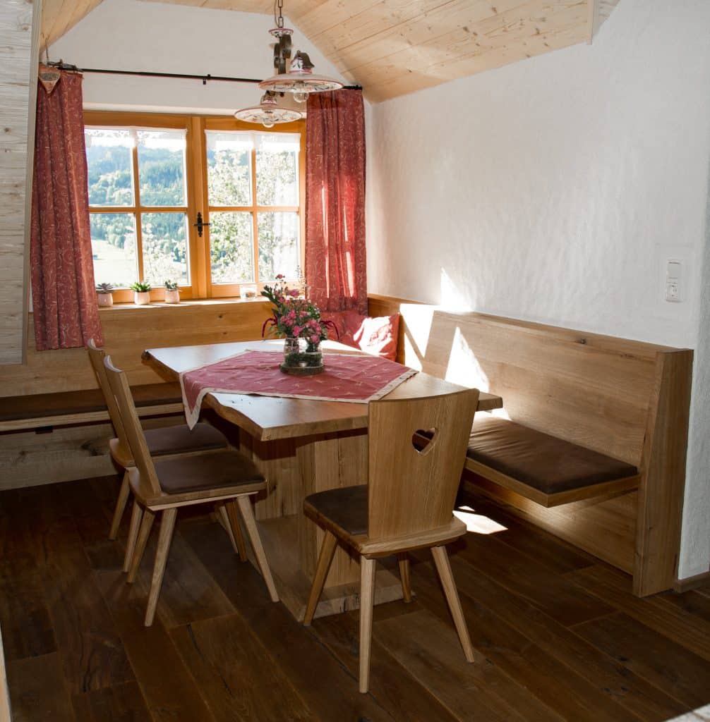 Denkmalschutz - Neue Sitzecke am Stil des Hauses angepasst.